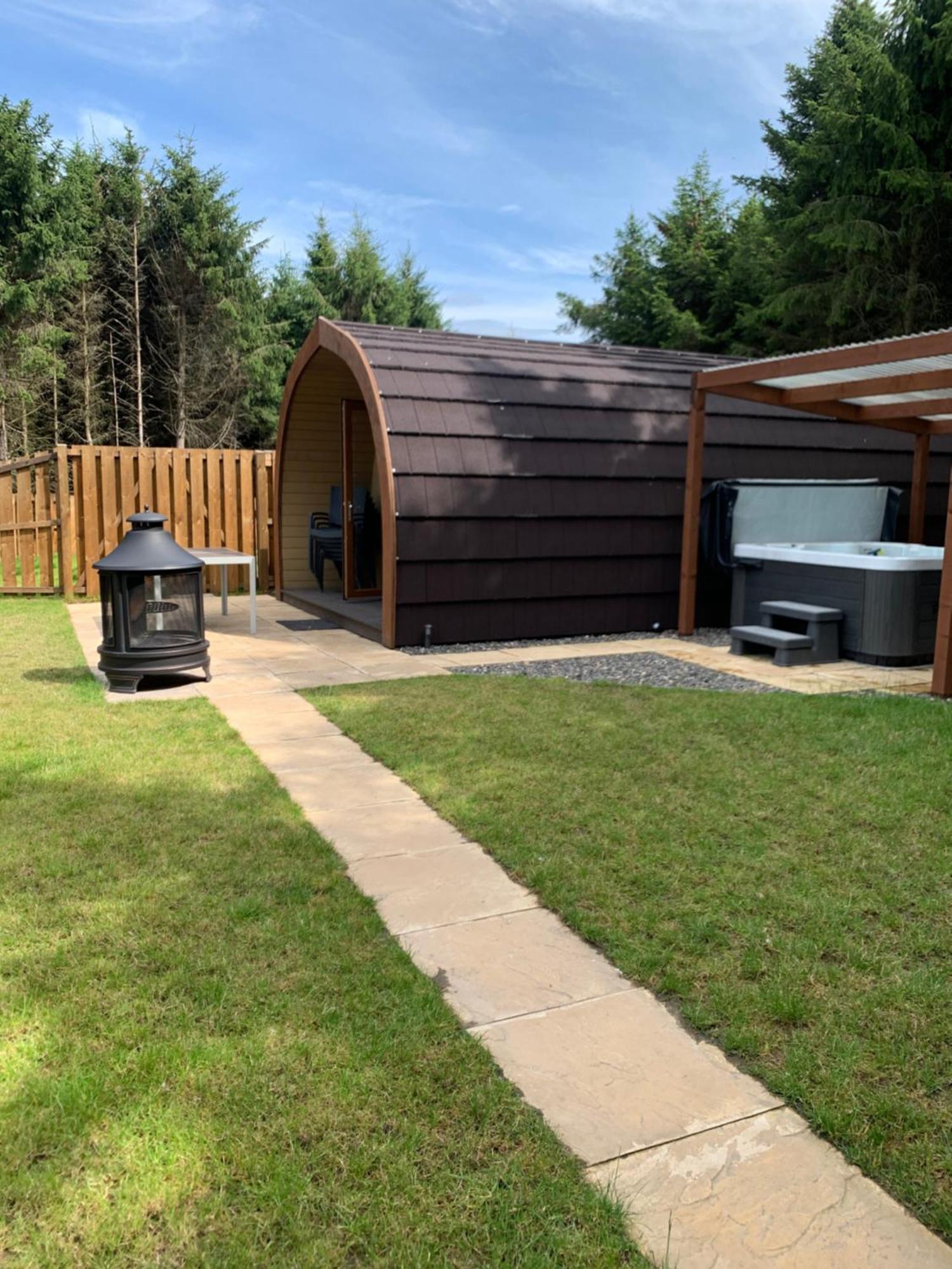Kersebrock Kabins Falkirk Exterior photo