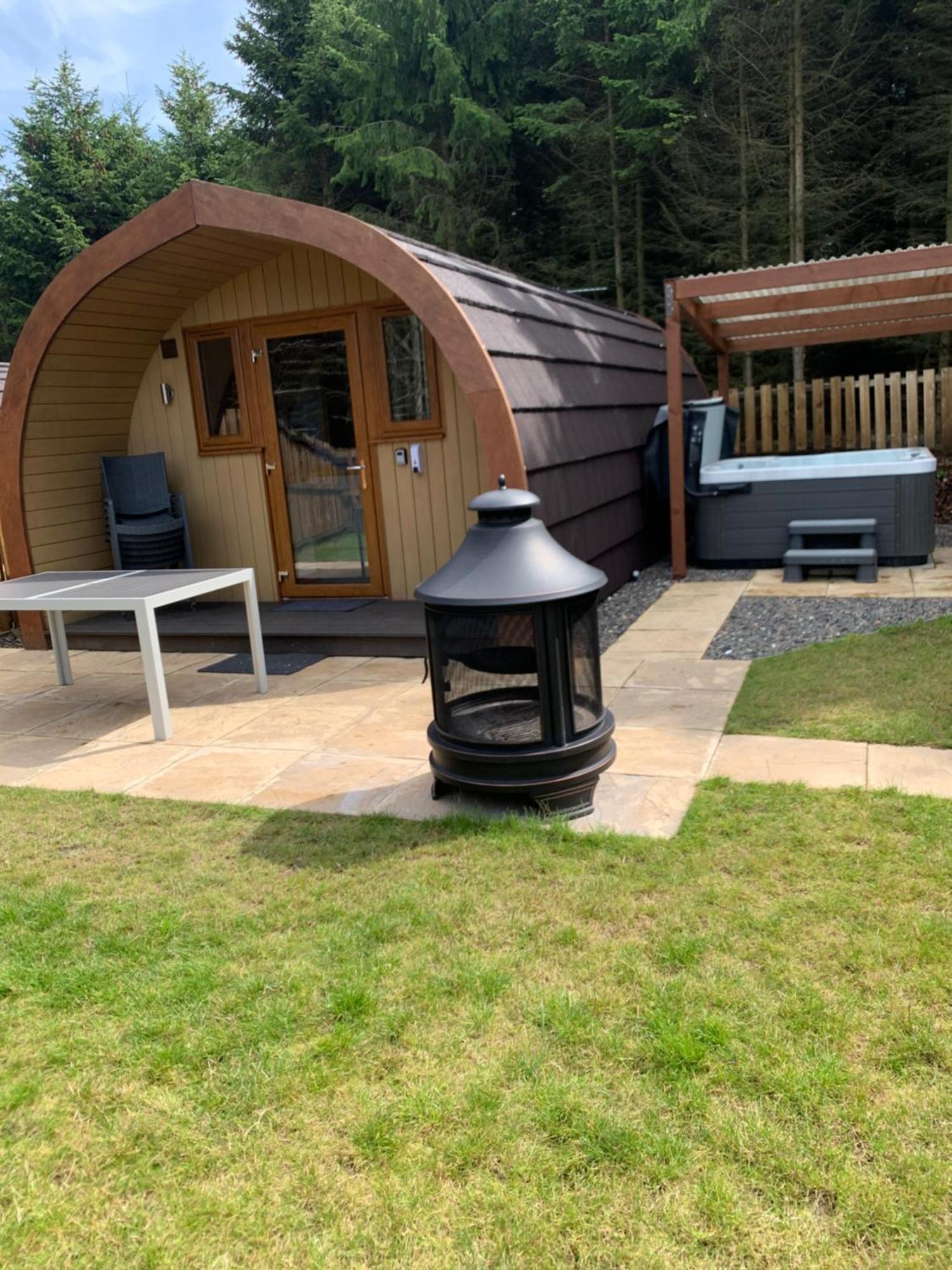 Kersebrock Kabins Falkirk Exterior photo